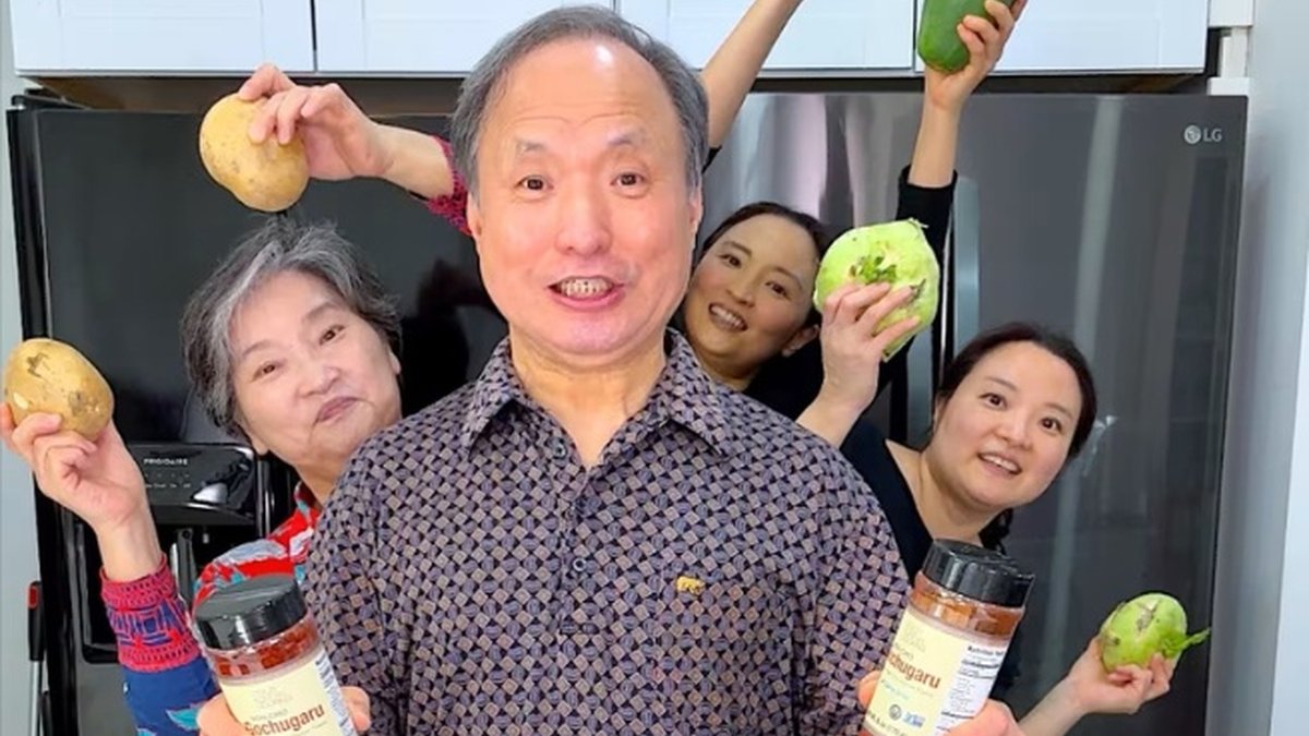 한인 부모·자녀 만든 유튜브 K푸드 먹방 채널 '대박'... '크레이지 코리안 쿠킹' 인기 비결은?